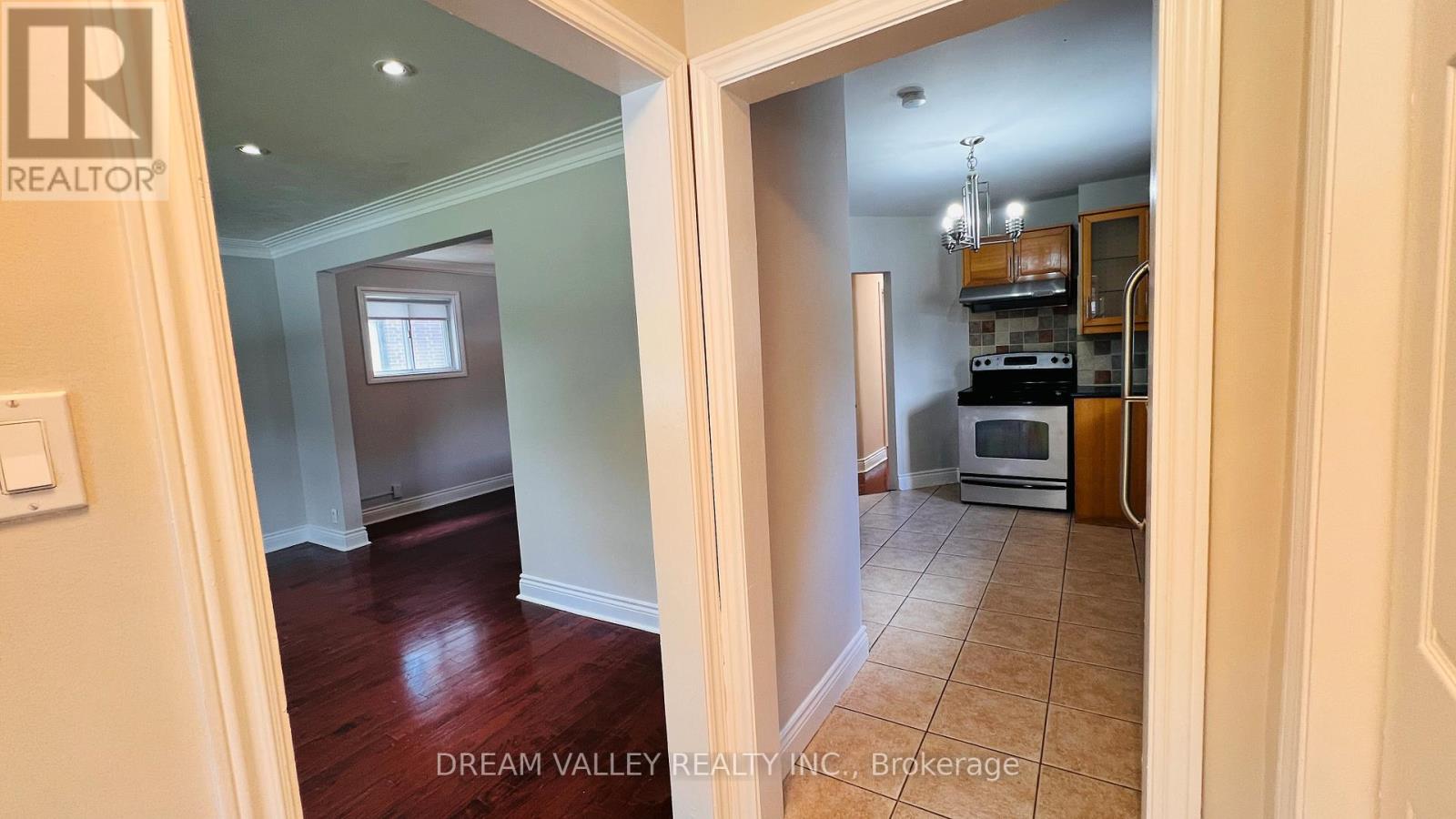 Main - 55 Colonial Avenue, Toronto, Ontario  M1M 2C4 - Photo 7 - E13458730