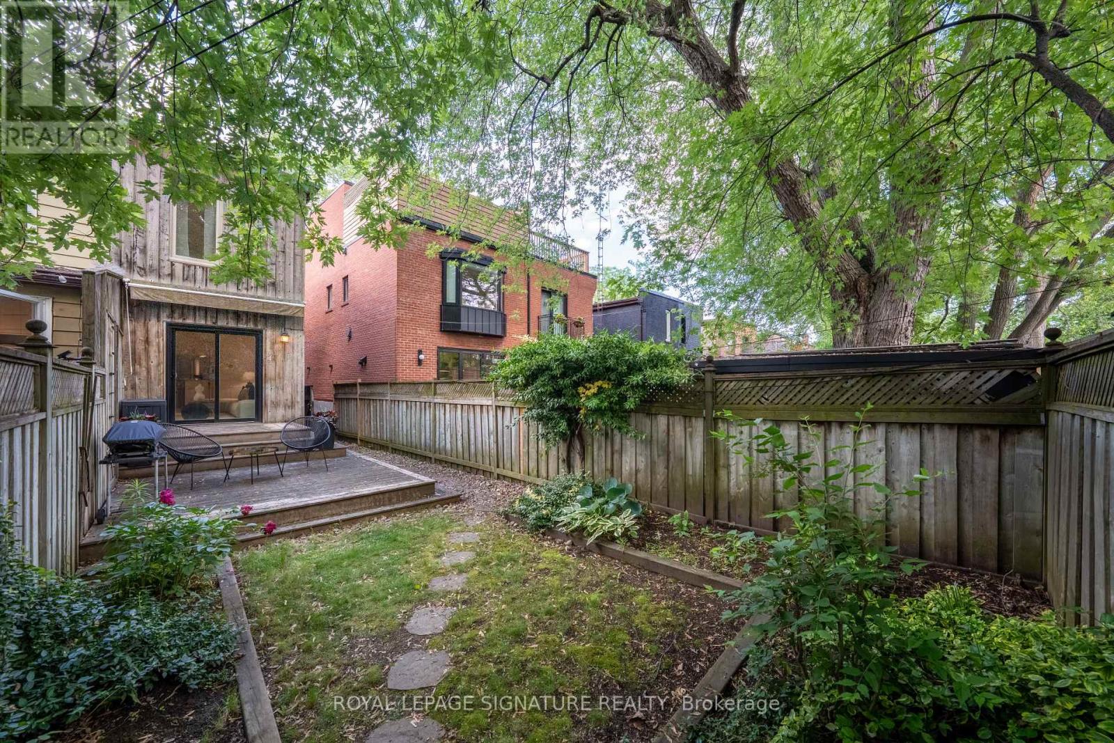 342 Logan Avenue, Toronto, Ontario  M4M 2N7 - Photo 32 - E13460170