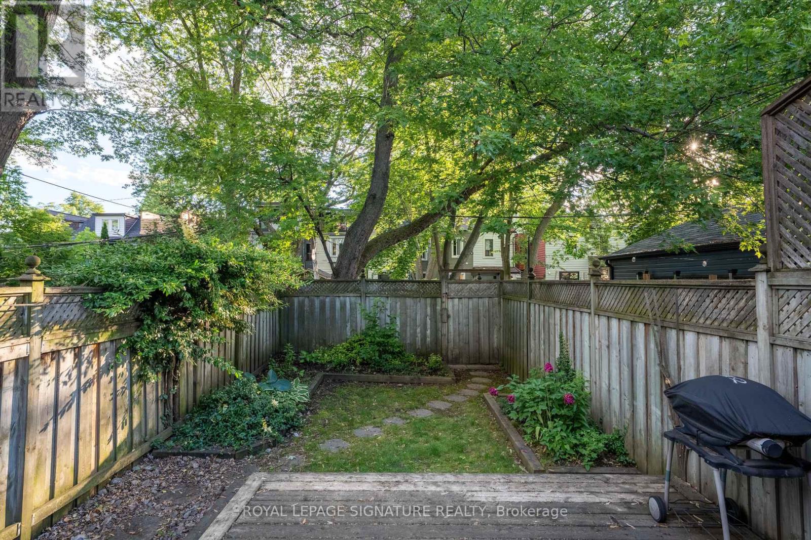 342 Logan Avenue, Toronto, Ontario  M4M 2N7 - Photo 37 - E13460170