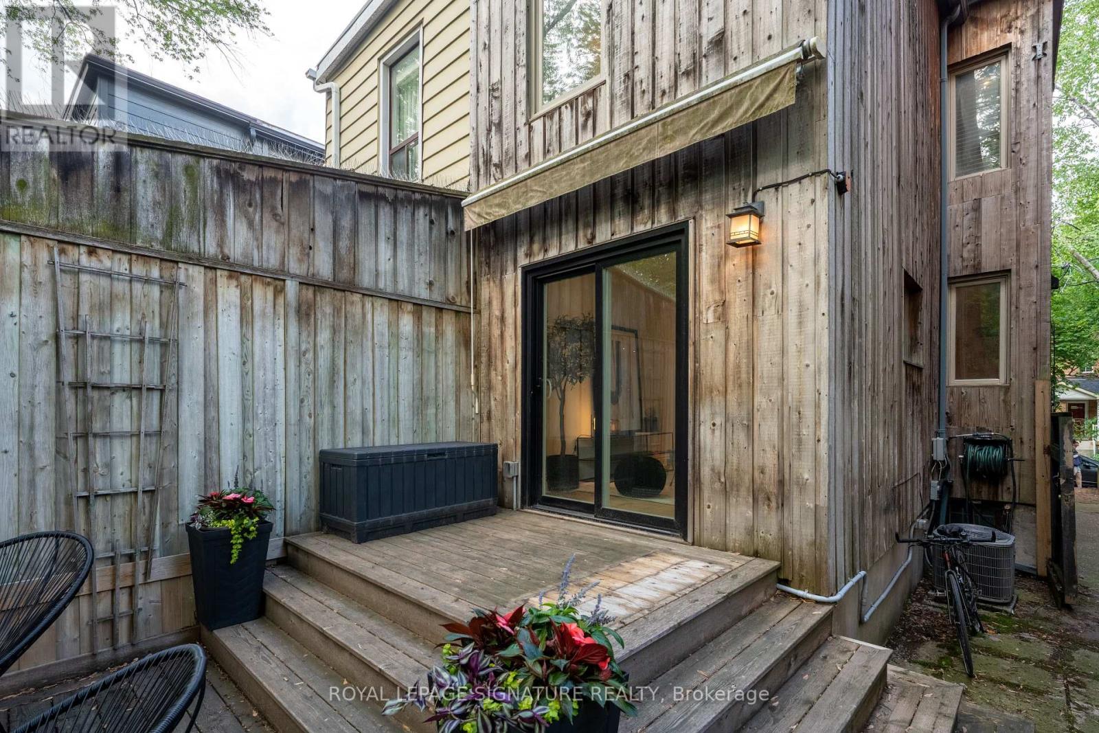 342 Logan Avenue, Toronto, Ontario  M4M 2N7 - Photo 35 - E13460170