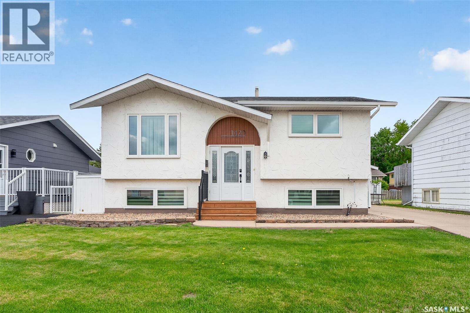 1470 Sioux Crescent Sw, Moose Jaw, Saskatchewan  S6H 7H6 - Photo 2 - SK039808