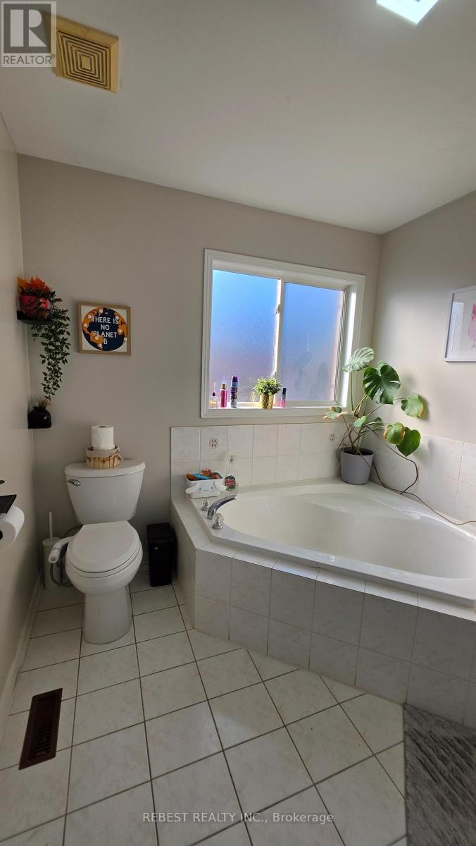 128 Starhill Crescent, Brampton, Ontario  L6R 2P9 - Photo 19 - W13454988