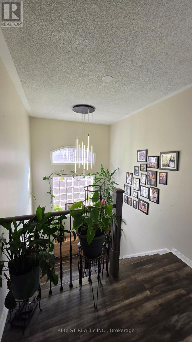128 Starhill Crescent, Brampton, Ontario  L6R 2P9 - Photo 25 - W13454988