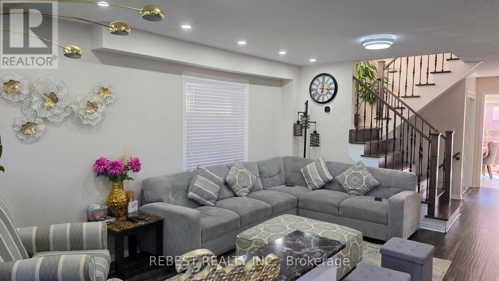 128 Starhill Crescent, Brampton, Ontario  L6R 2P9 - Photo 6 - W13454988