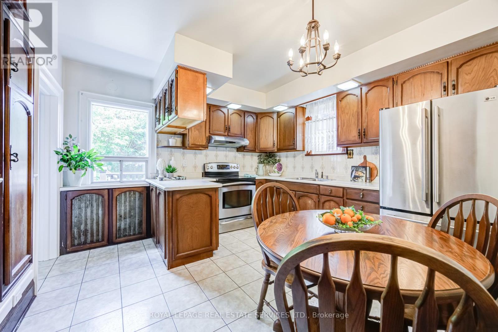 51 Halford Avenue, Toronto, Ontario  M6S 4E9 - Photo 14 - W13458368