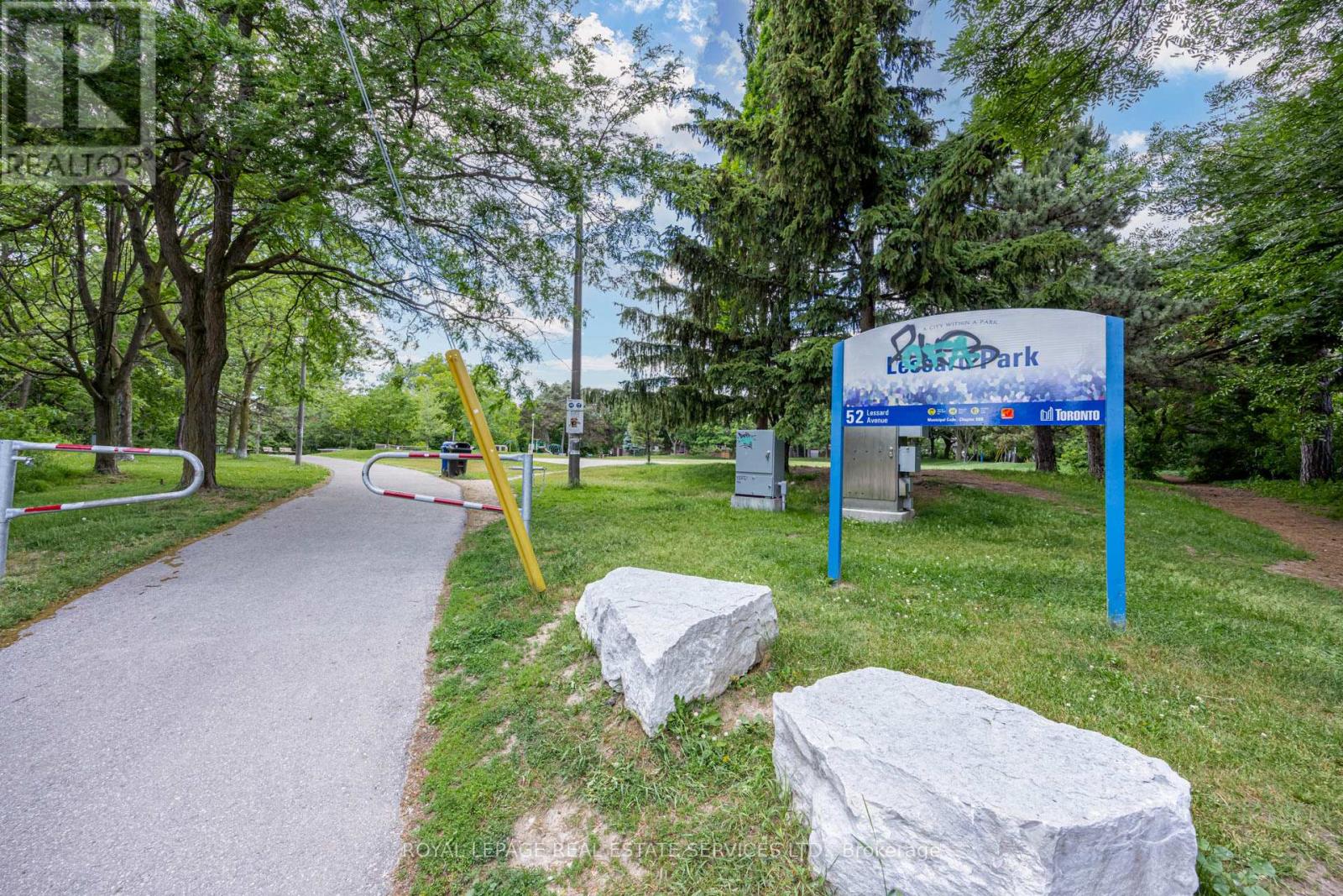 51 Halford Avenue, Toronto, Ontario  M6S 4E9 - Photo 48 - W13458368