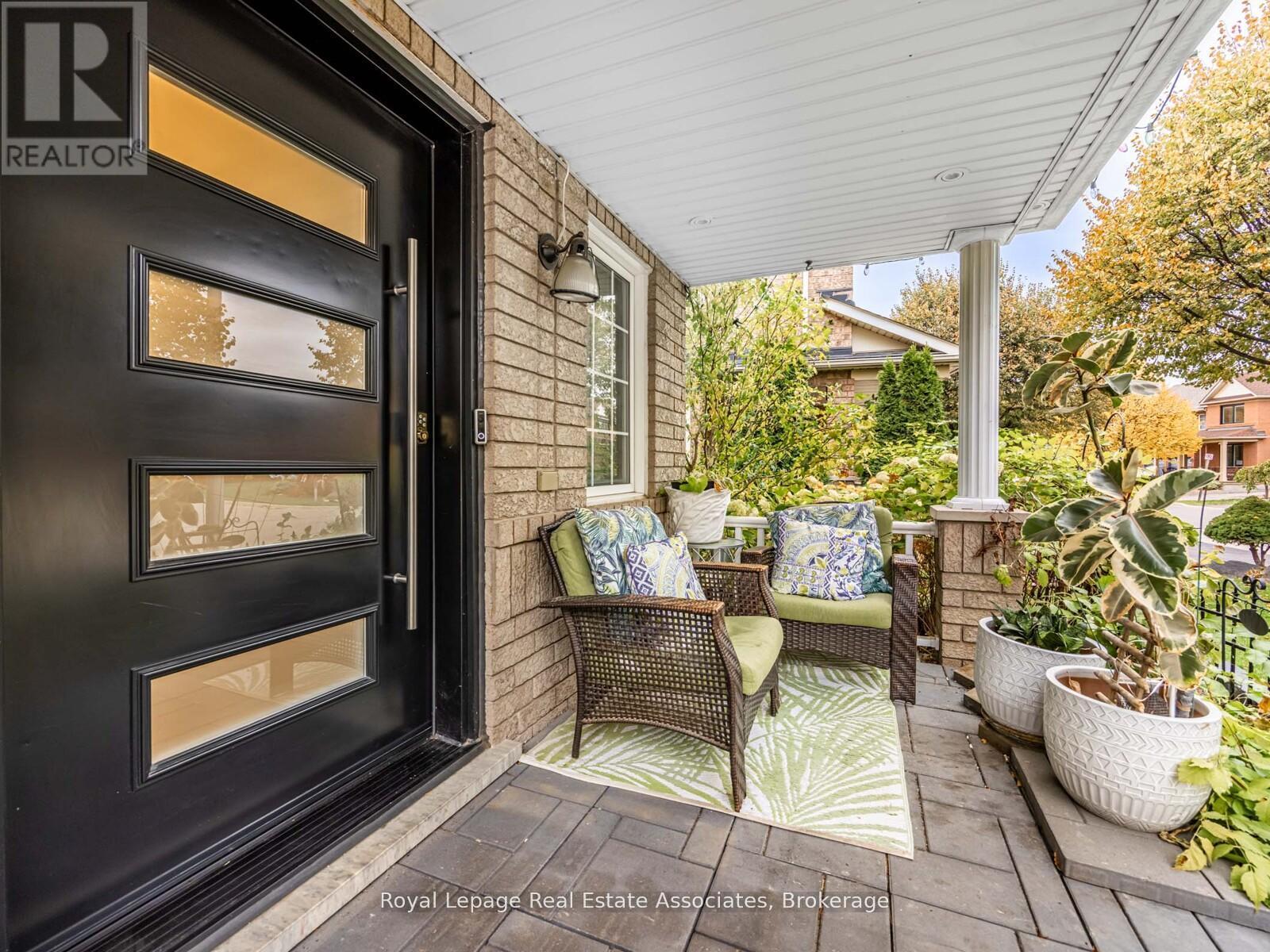 6214 Miriam Way, Mississauga, Ontario  L5N 8J6 - Photo 3 - W12969554