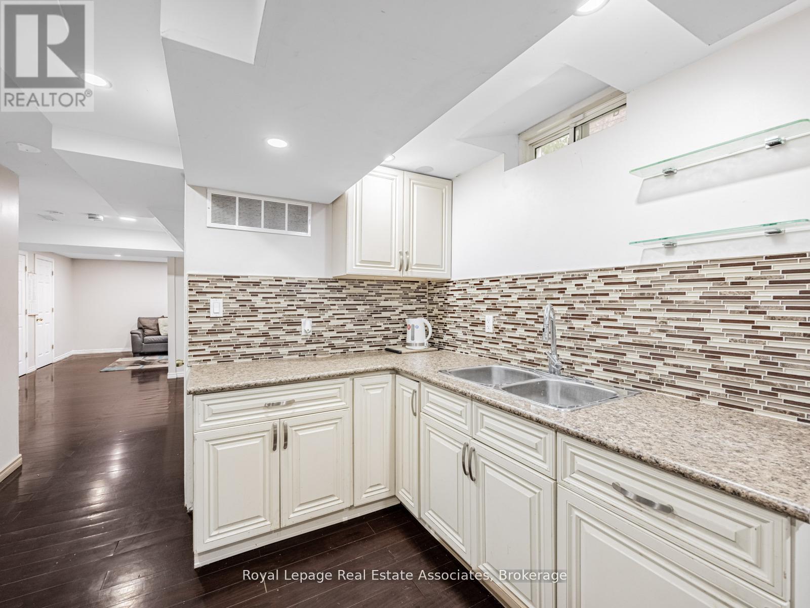 6214 Miriam Way, Mississauga, Ontario  L5N 8J6 - Photo 26 - W12969554