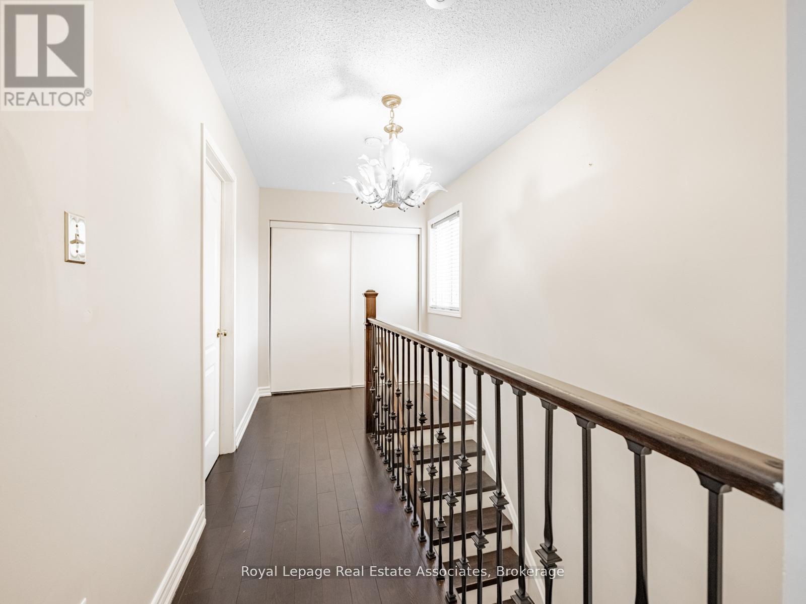 6214 Miriam Way, Mississauga, Ontario  L5N 8J6 - Photo 16 - W12969554