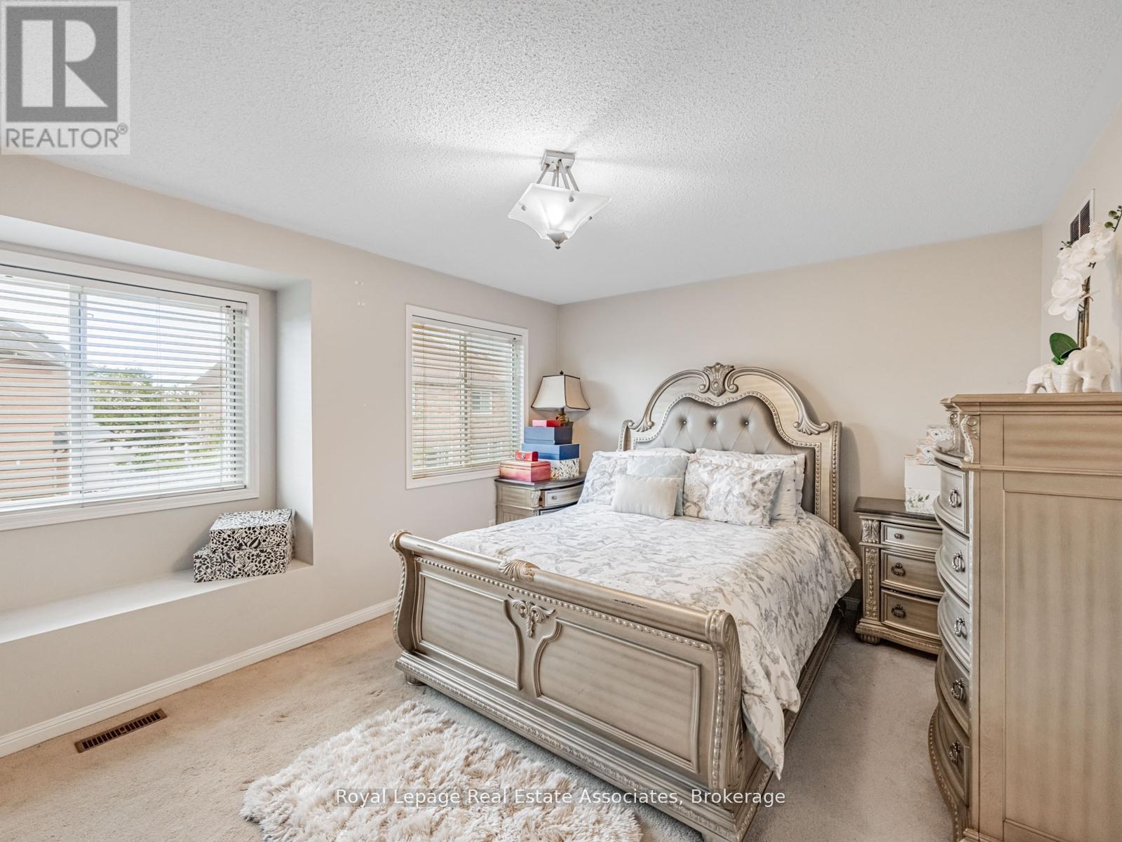 6214 Miriam Way, Mississauga, Ontario  L5N 8J6 - Photo 17 - W12969554
