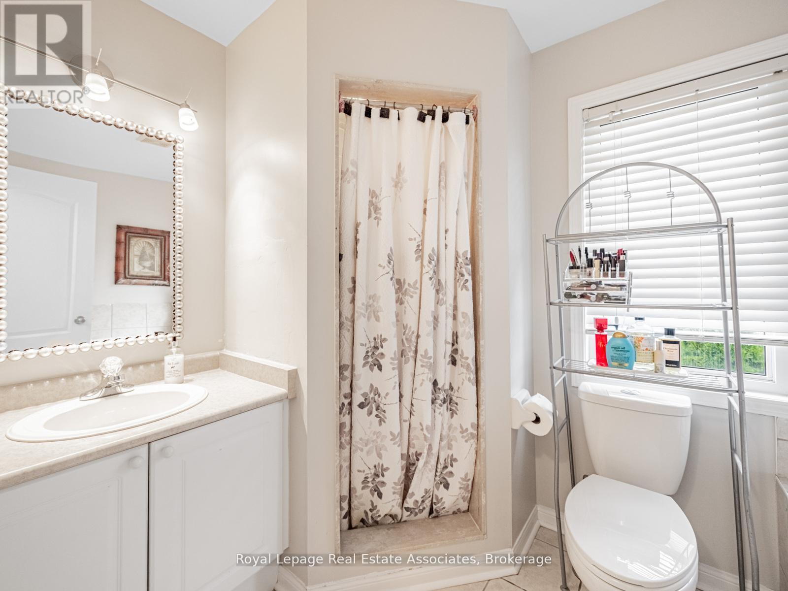 6214 Miriam Way, Mississauga, Ontario  L5N 8J6 - Photo 19 - W12969554