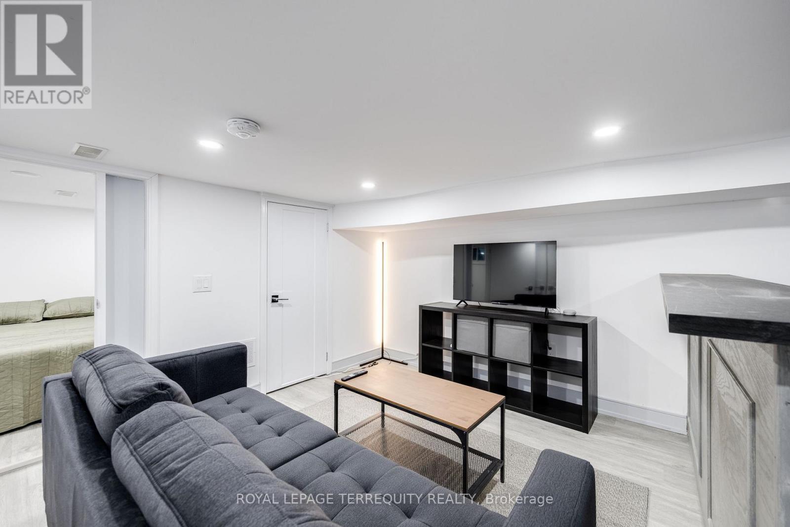 Bsmt - 668 Indian Road, Toronto, Ontario  M6P 2C9 - Photo 10 - W13458614