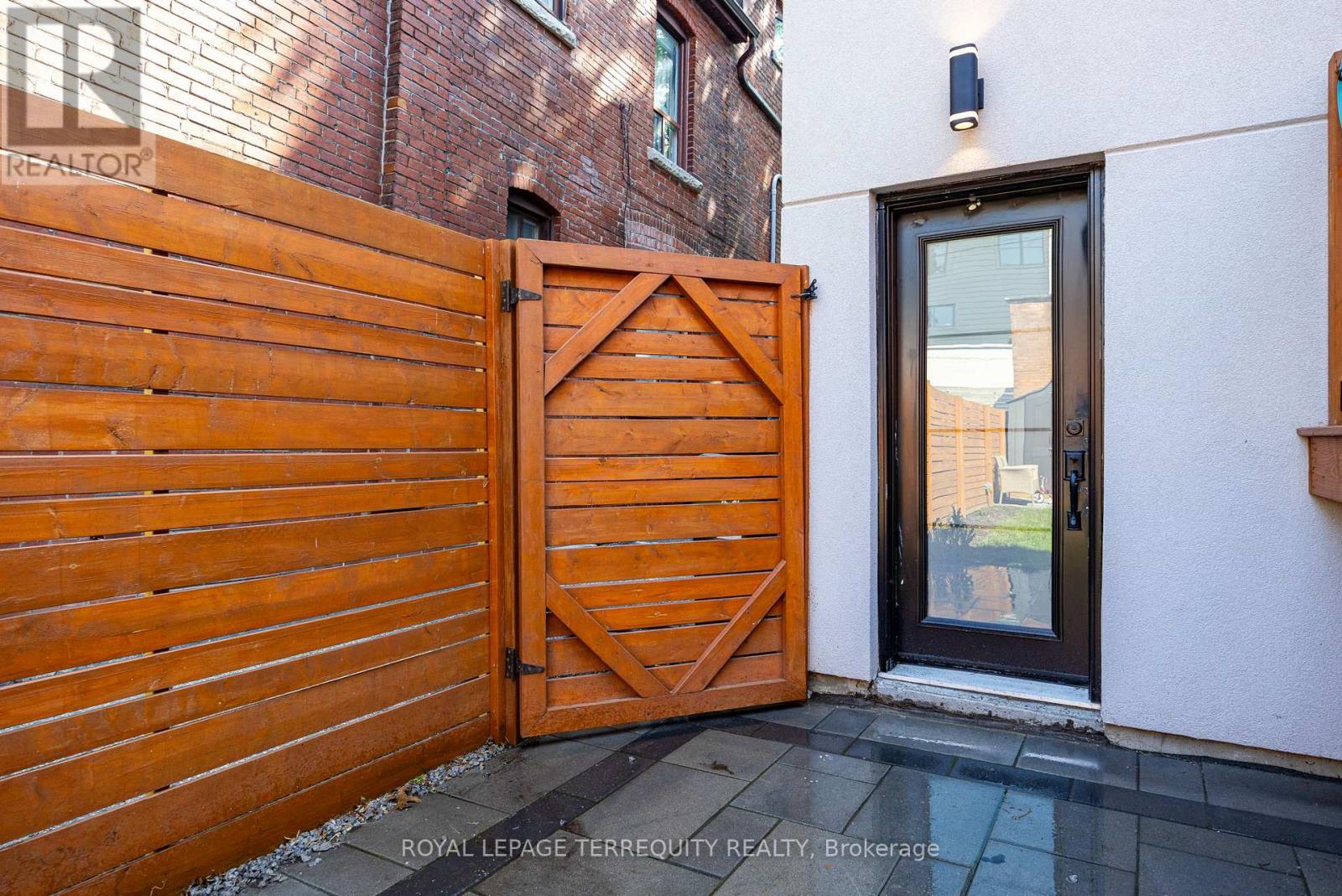 Bsmt - 668 Indian Road, Toronto, Ontario  M6P 2C9 - Photo 2 - W13458614