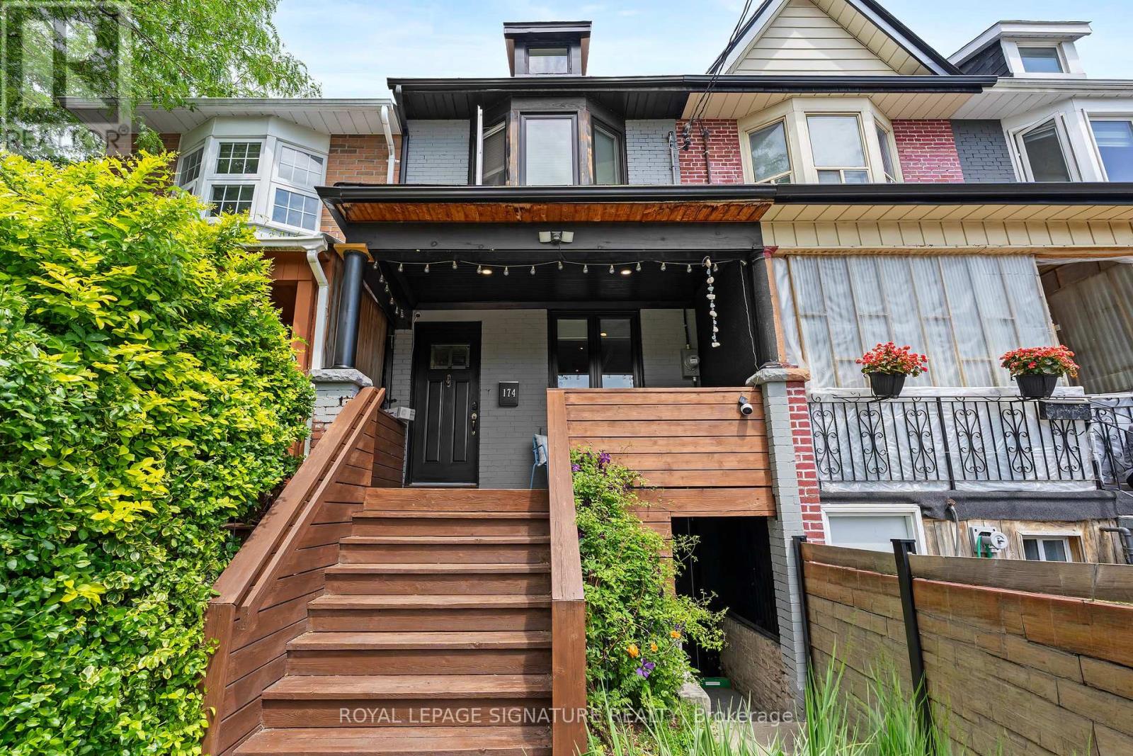 174 Yarmouth Road, Toronto, Ontario  M6G 1X4 - Photo 2 - W13458676