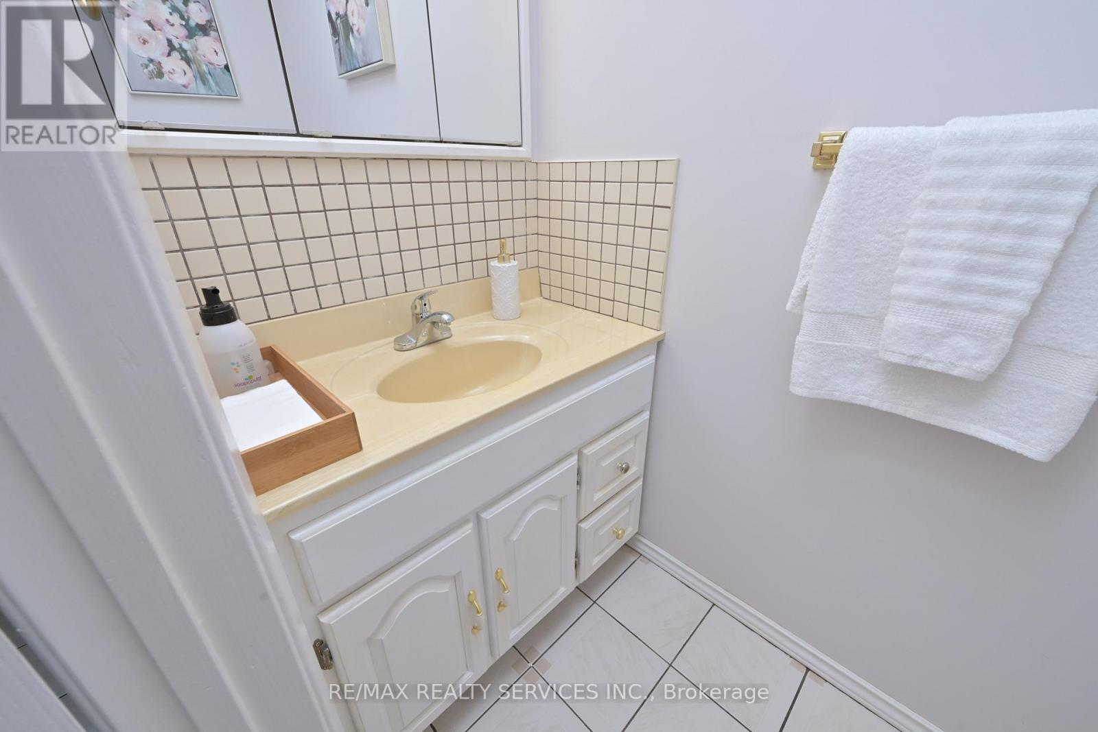 47 Grassington Crescent, Brampton, Ontario  L6S 1Z5 - Photo 12 - W13458706
