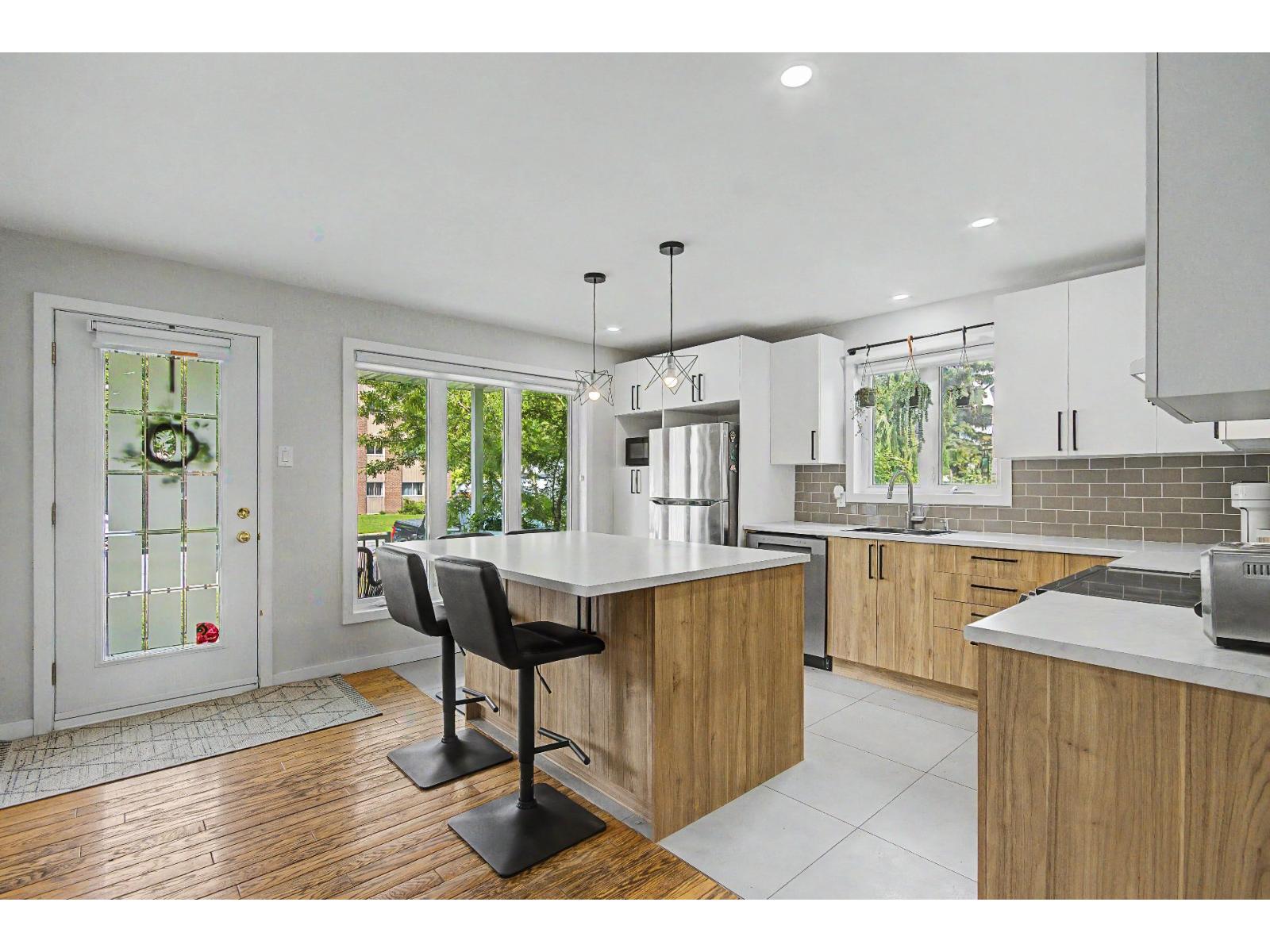 6 Rue Potvin-Lazure Saint-Rémi Quebec Canada J0L2L0 5
