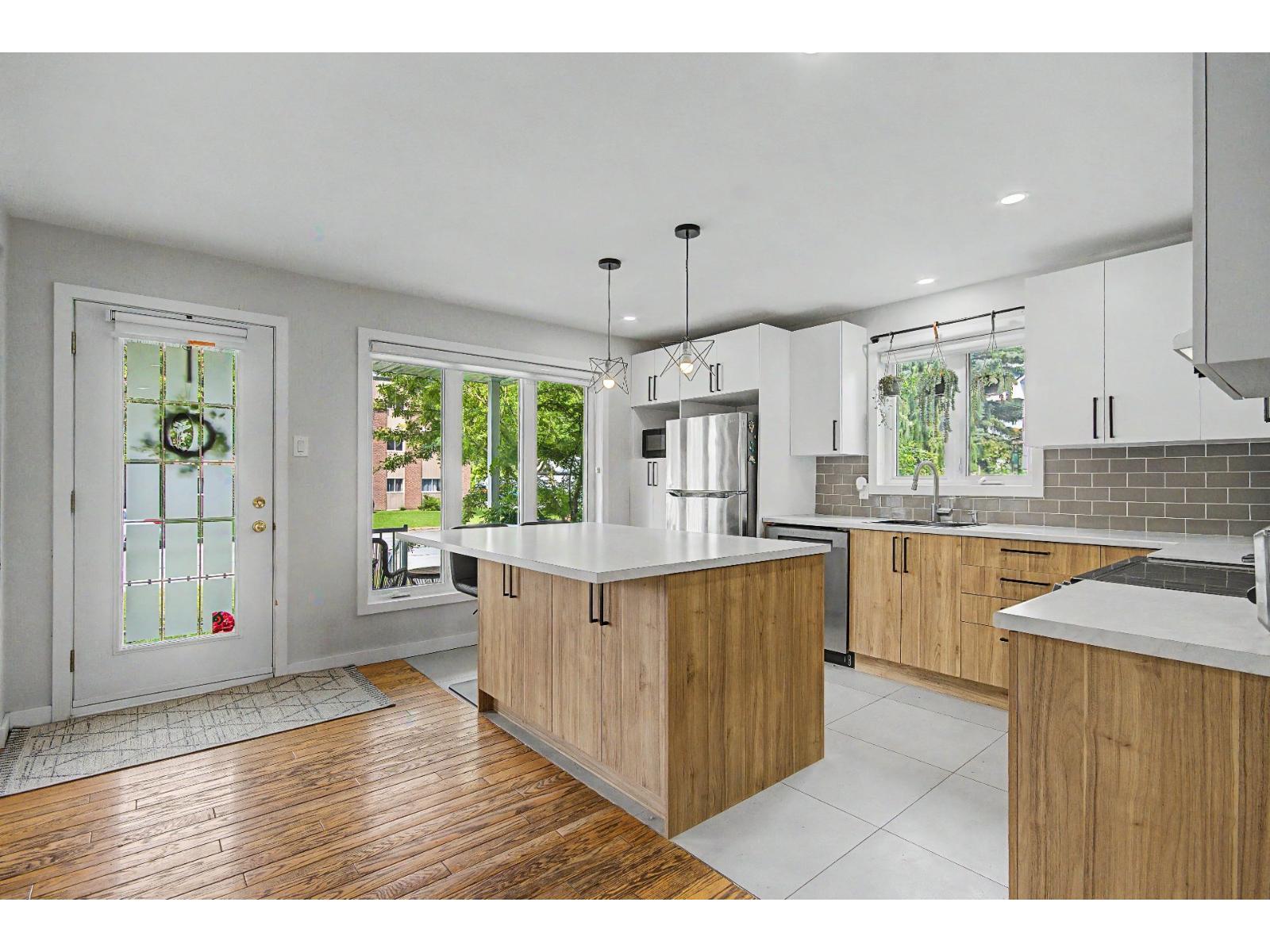 6 Rue Potvin-Lazure Saint-Rémi Quebec Canada J0L2L0 4
