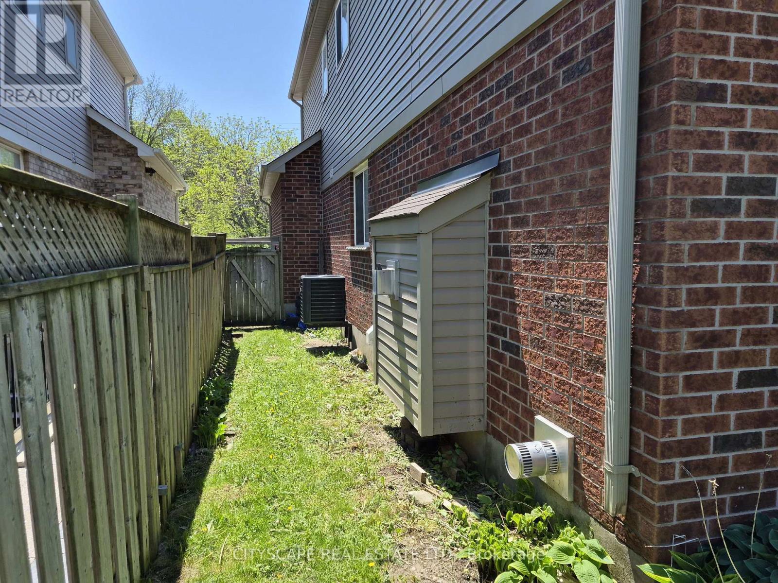 211 Sims Estate Drive, Kitchener, Ontario  N2A 4L2 - Photo 36 - X13456354