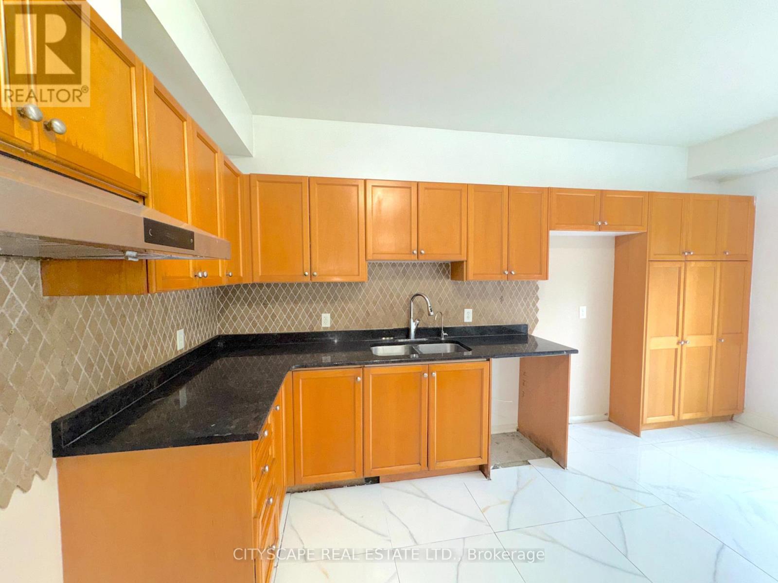 211 Sims Estate Drive, Kitchener, Ontario  N2A 4L2 - Photo 8 - X13456354