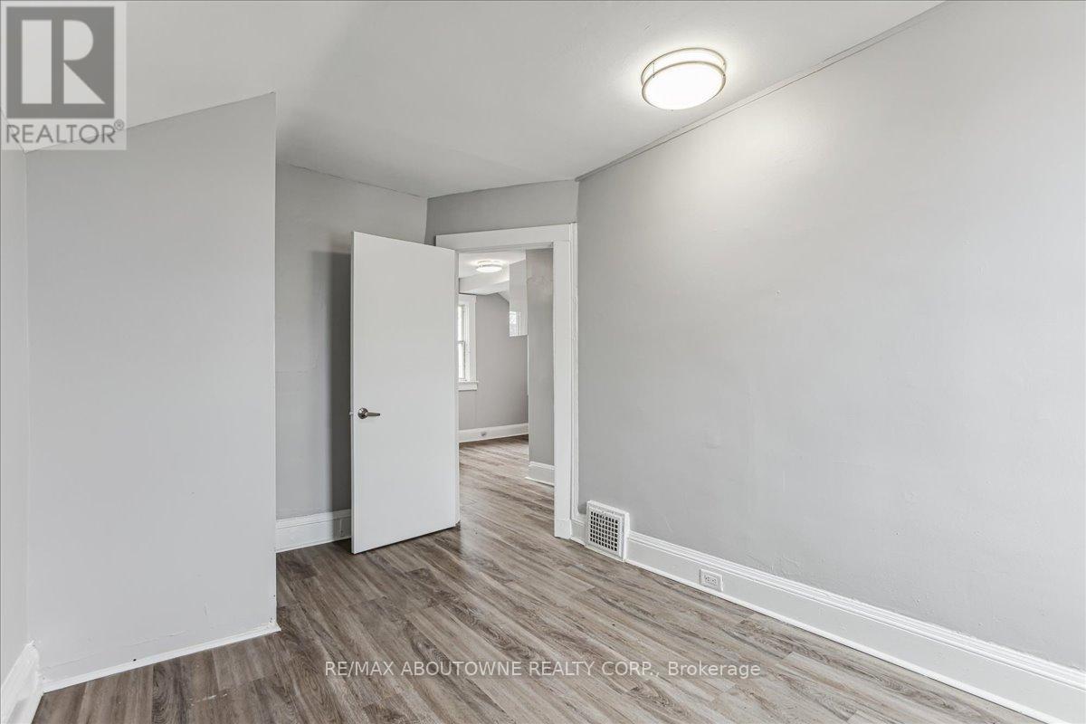 18 Linwood Street, St. Catharines, Ontario  L2R 1H3 - Photo 23 - X13458518
