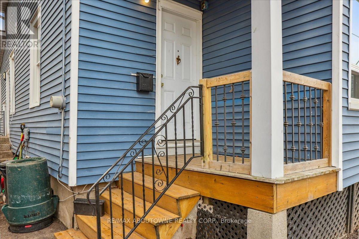 18 Linwood Street, St. Catharines, Ontario  L2R 1H3 - Photo 4 - X13458518