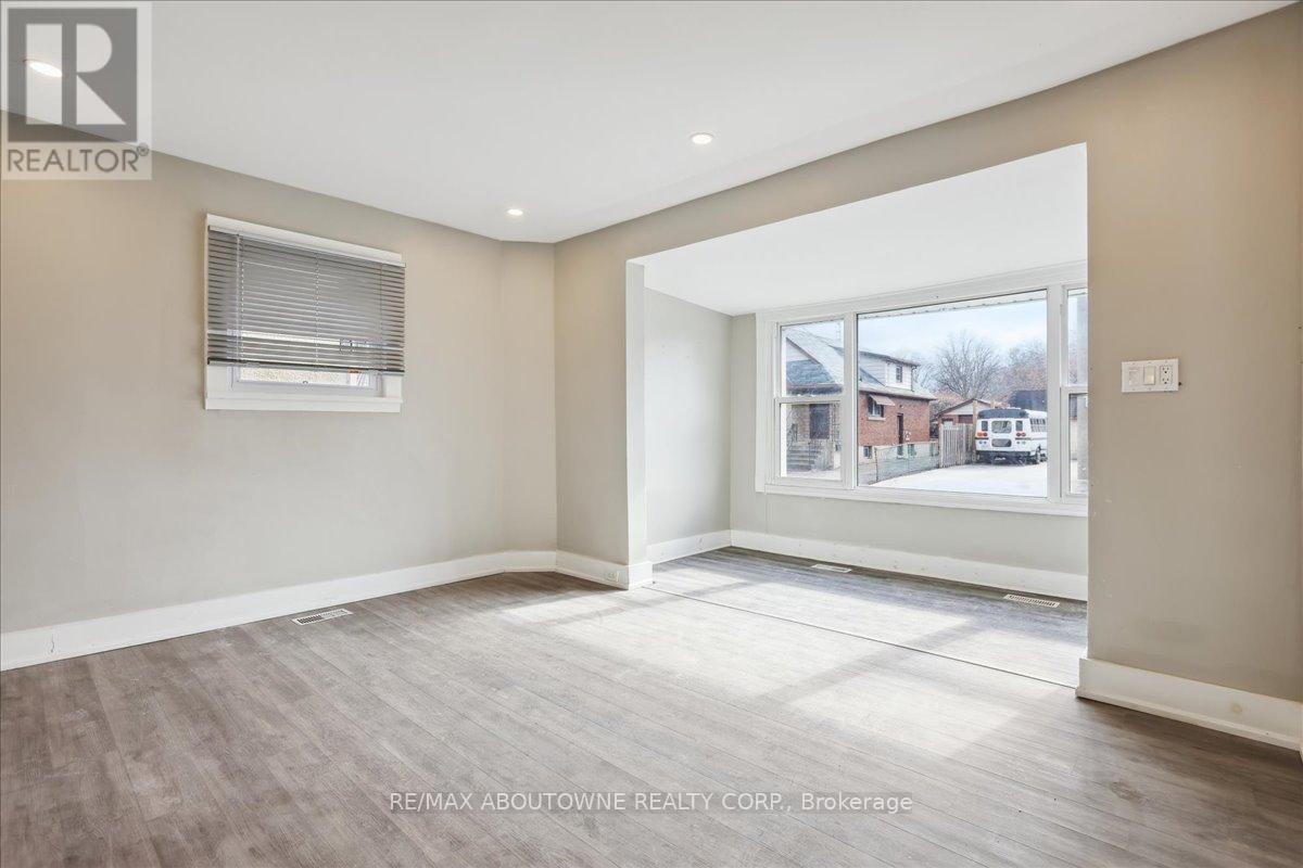 19 Seneca Street, St. Catharines, Ontario  L2R 2V1 - Photo 7 - X13458532