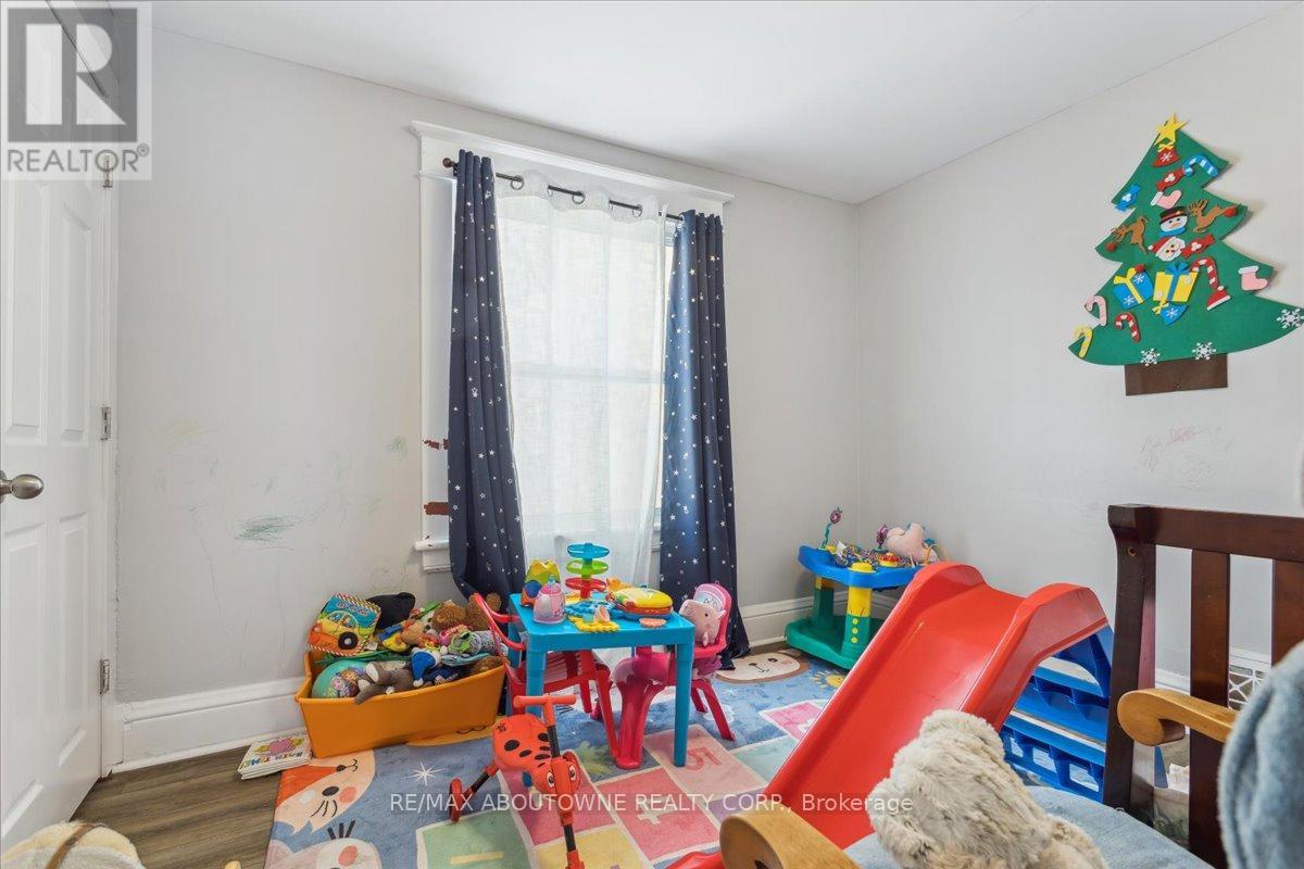 26 Vine Street, St. Catharines, Ontario  L2M 4T2 - Photo 13 - X13458552
