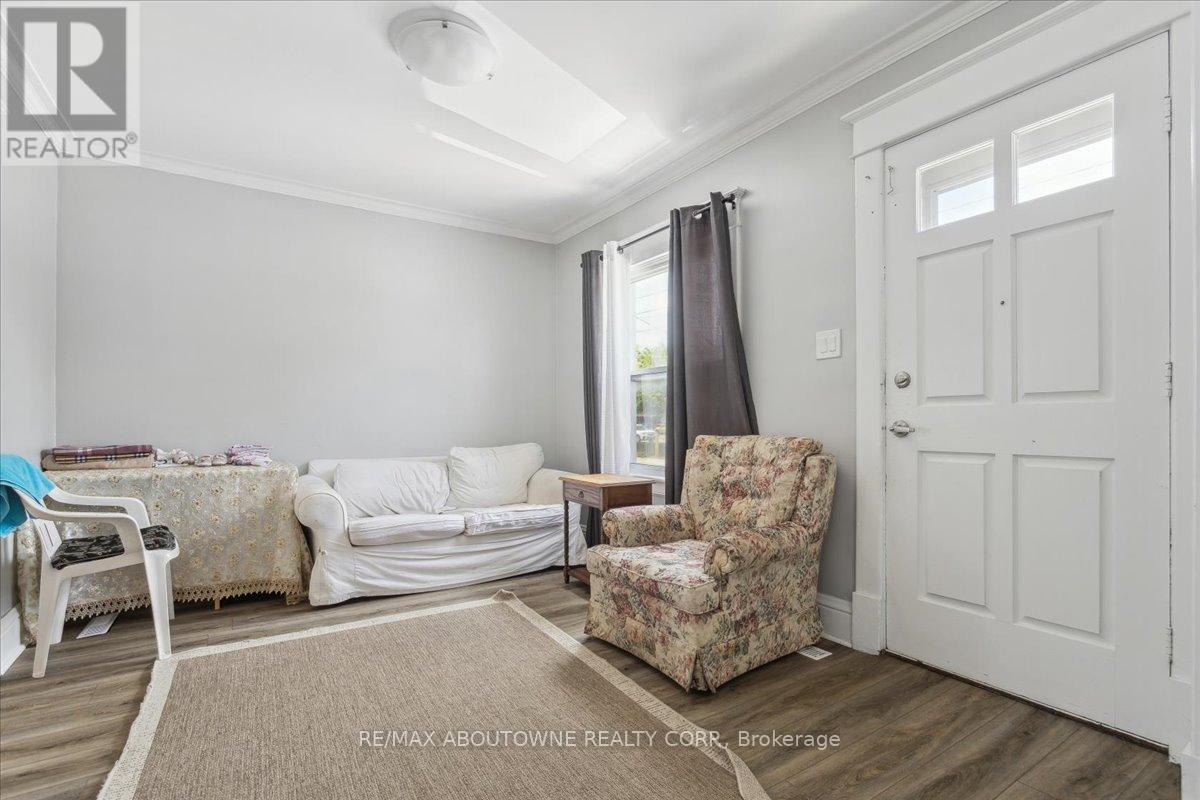26 Vine Street, St. Catharines, Ontario  L2M 4T2 - Photo 4 - X13458552