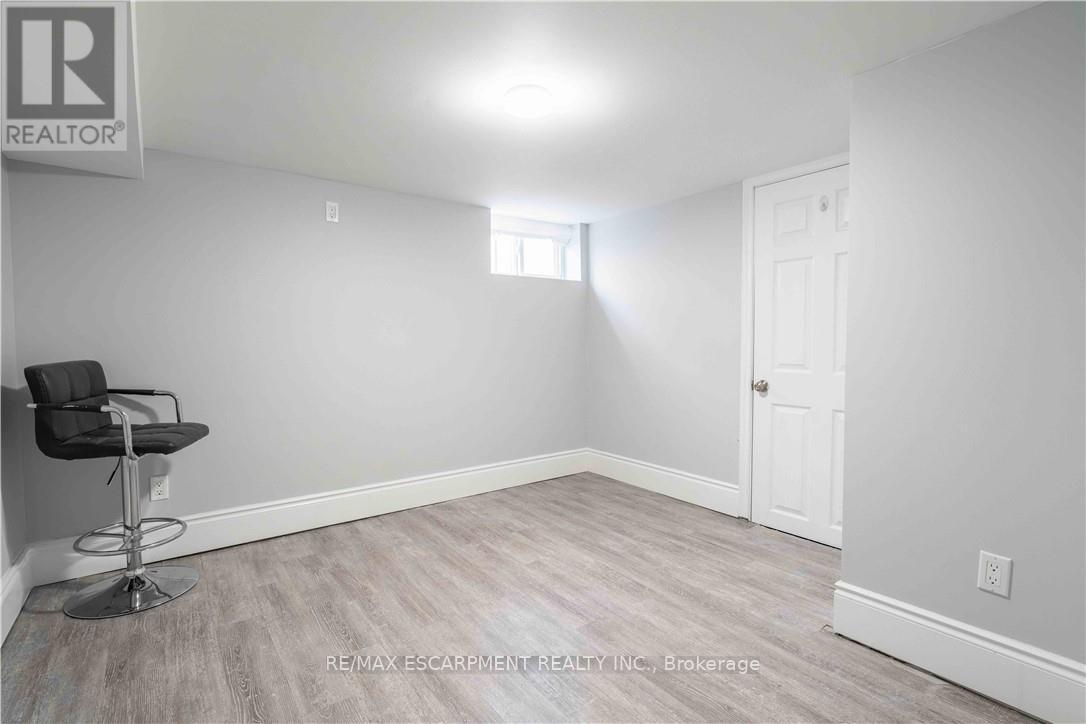 B - 73 West 3rd Street, Hamilton, Ontario L9C 3K2 - Photo 11 - X13458618