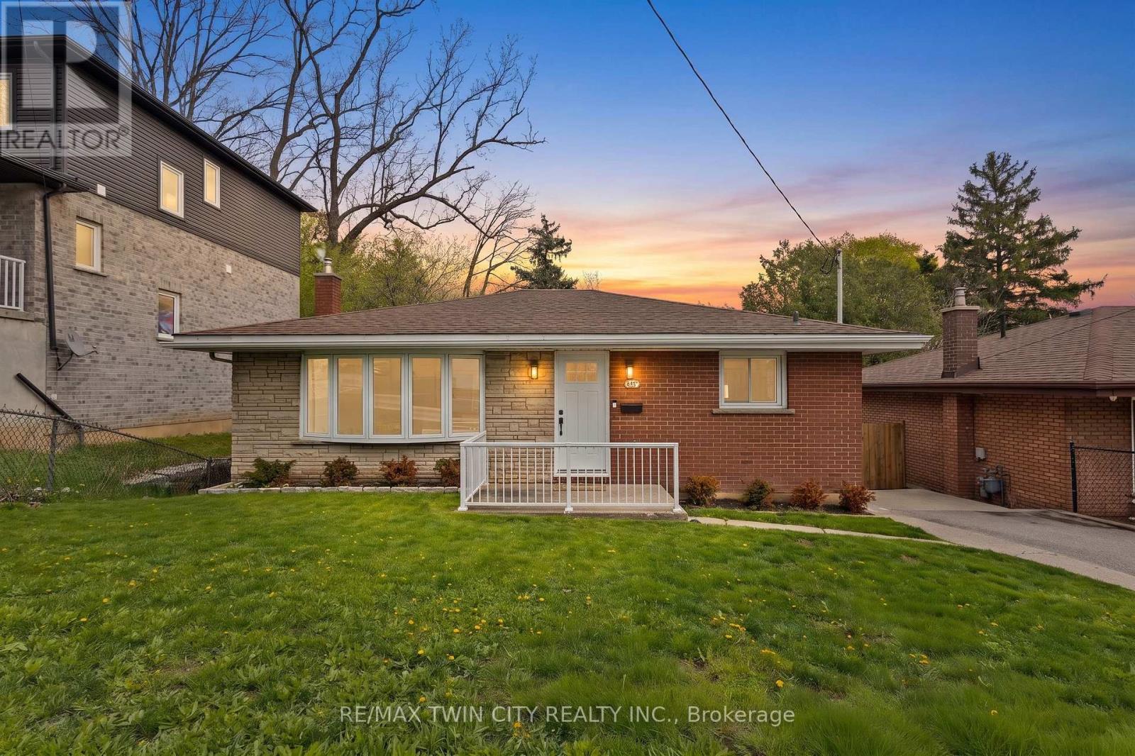 87 ST PAUL AVENUE, Brantford, Ontario