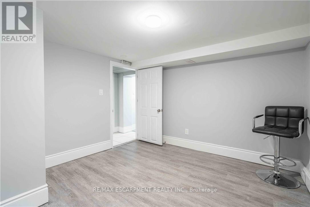 B - 73 West 3rd Street, Hamilton, Ontario L9C 3K2 - Photo 13 - X13458618