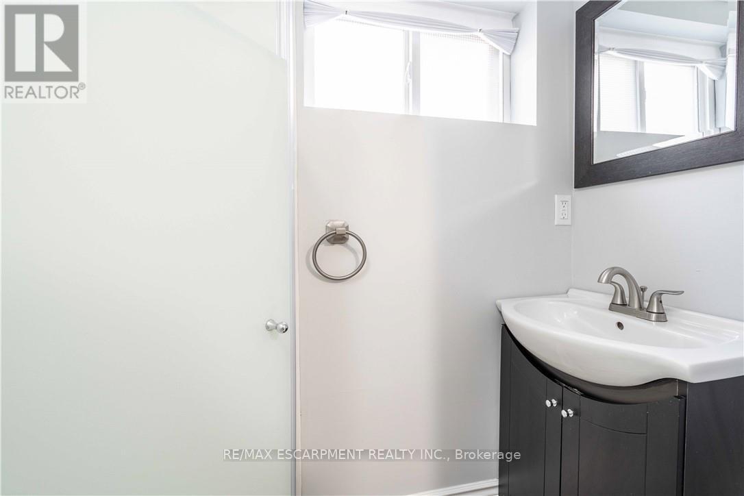 B - 73 West 3rd Street, Hamilton, Ontario L9C 3K2 - Photo 17 - X13458618