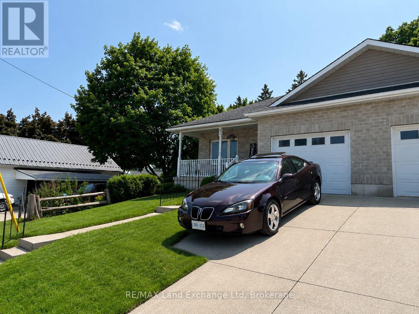 32 Victoria Street W, North Huron, Ontario  N0G 2W0 - Photo 2 - X13158382