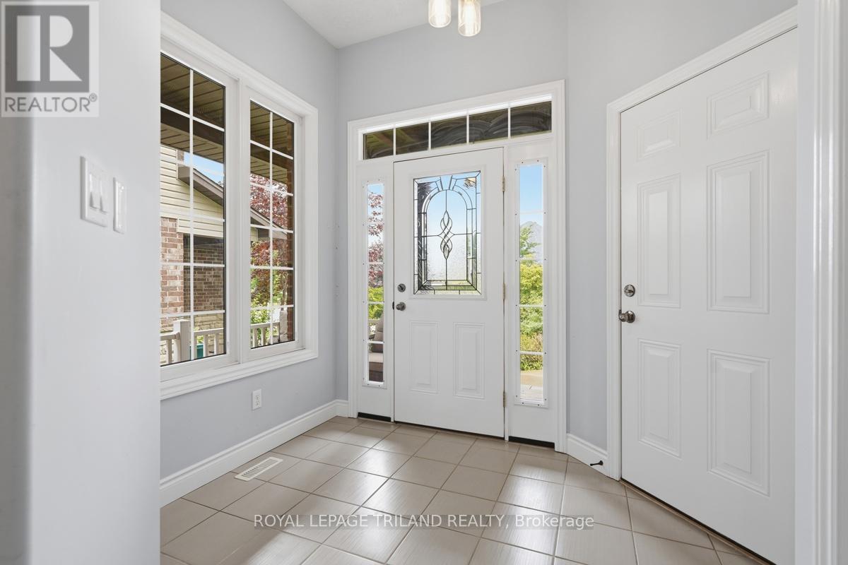 989 Roulston Crescent, London North, Ontario  N6H 0E8 - Photo 5 - X13458184
