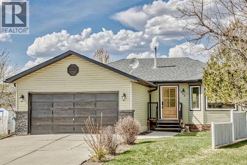 1012 2 Street Ne, Sundre, Alberta  T0M 1X0 - Photo 1 - A2312517