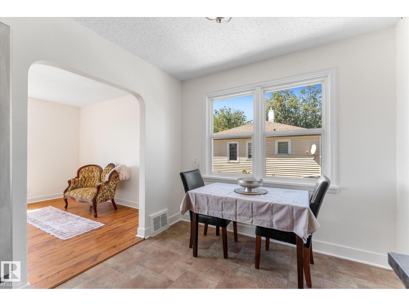 4702 54 A Av, Vegreville, Alberta  T9C 1G2 - Photo 9 - E4494079