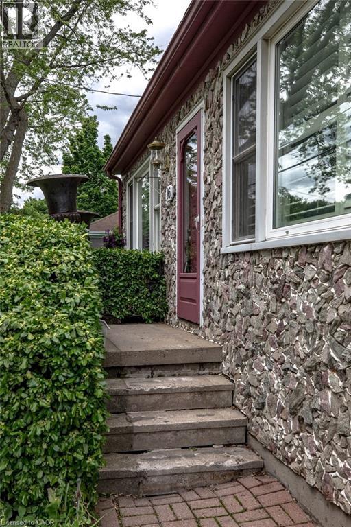 16 Sussex Street, Hamilton, Ontario  L8S 2E1 - Photo 3 - 40840681