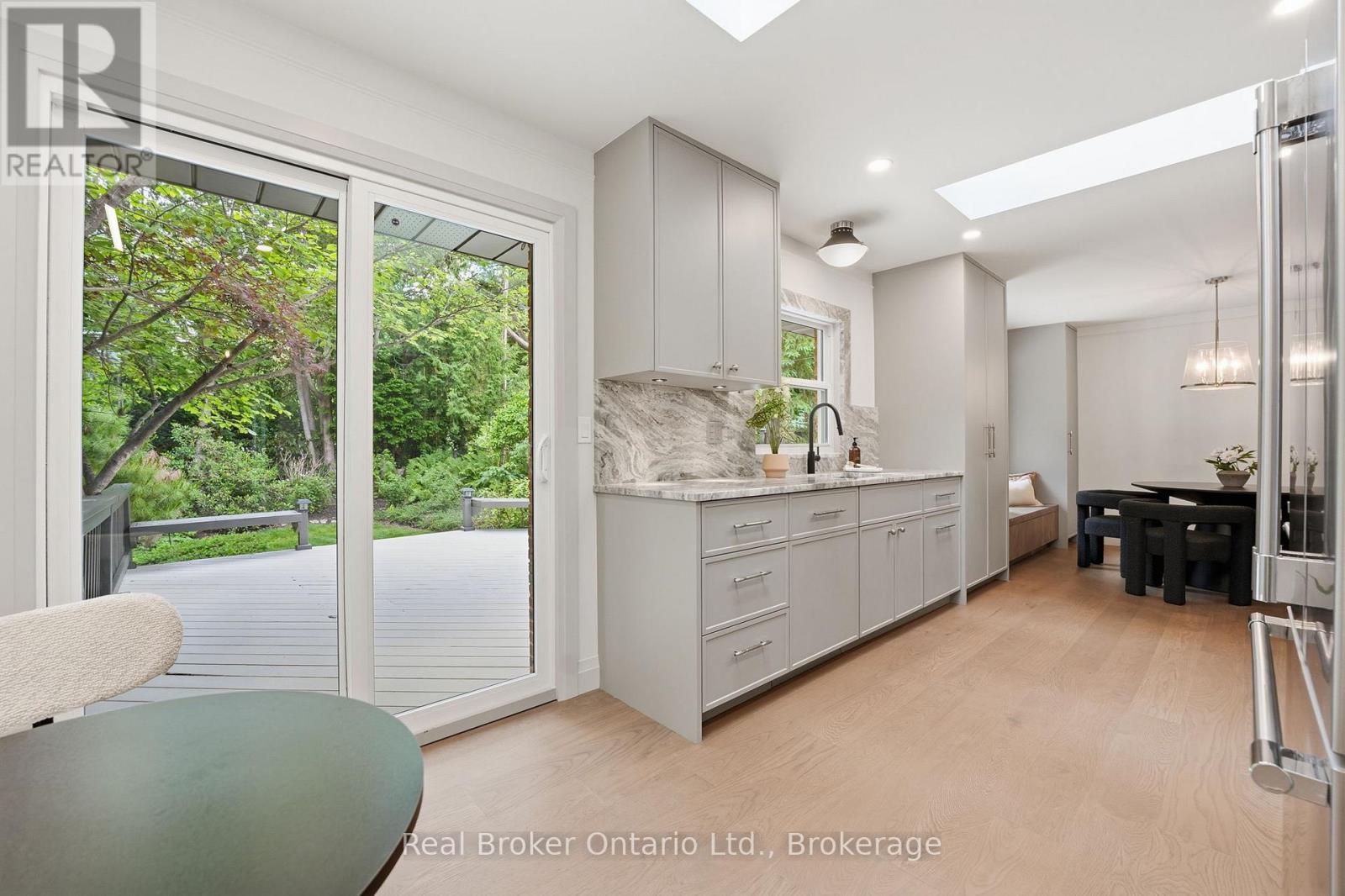 571 Leonard Court, Burlington, Ontario  L7T 2P4 - Photo 19 - W13460864
