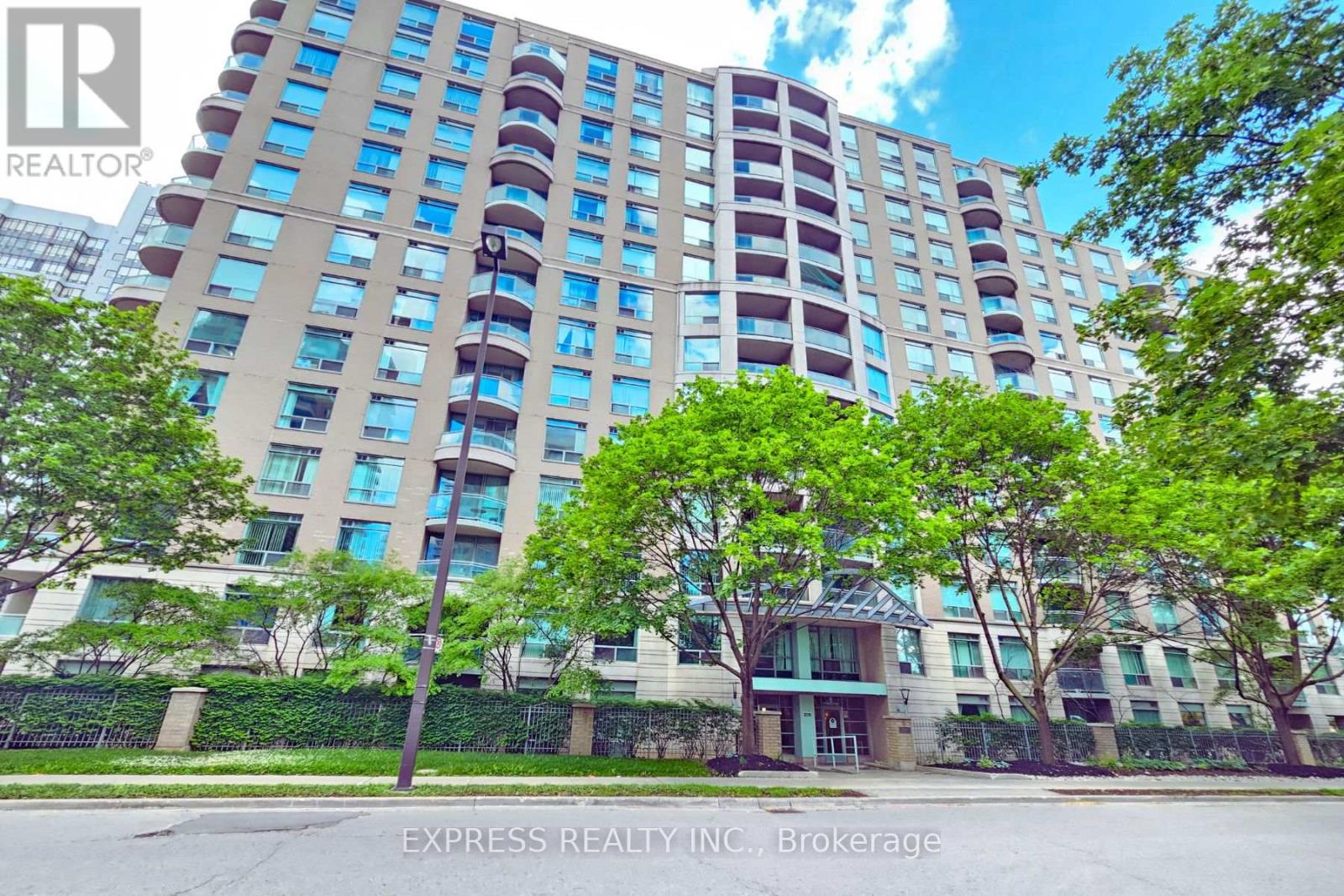 900 - 8 Pemberton Avenue, Toronto, Ontario  M2M 1Y1 - Photo 3 - C13460762