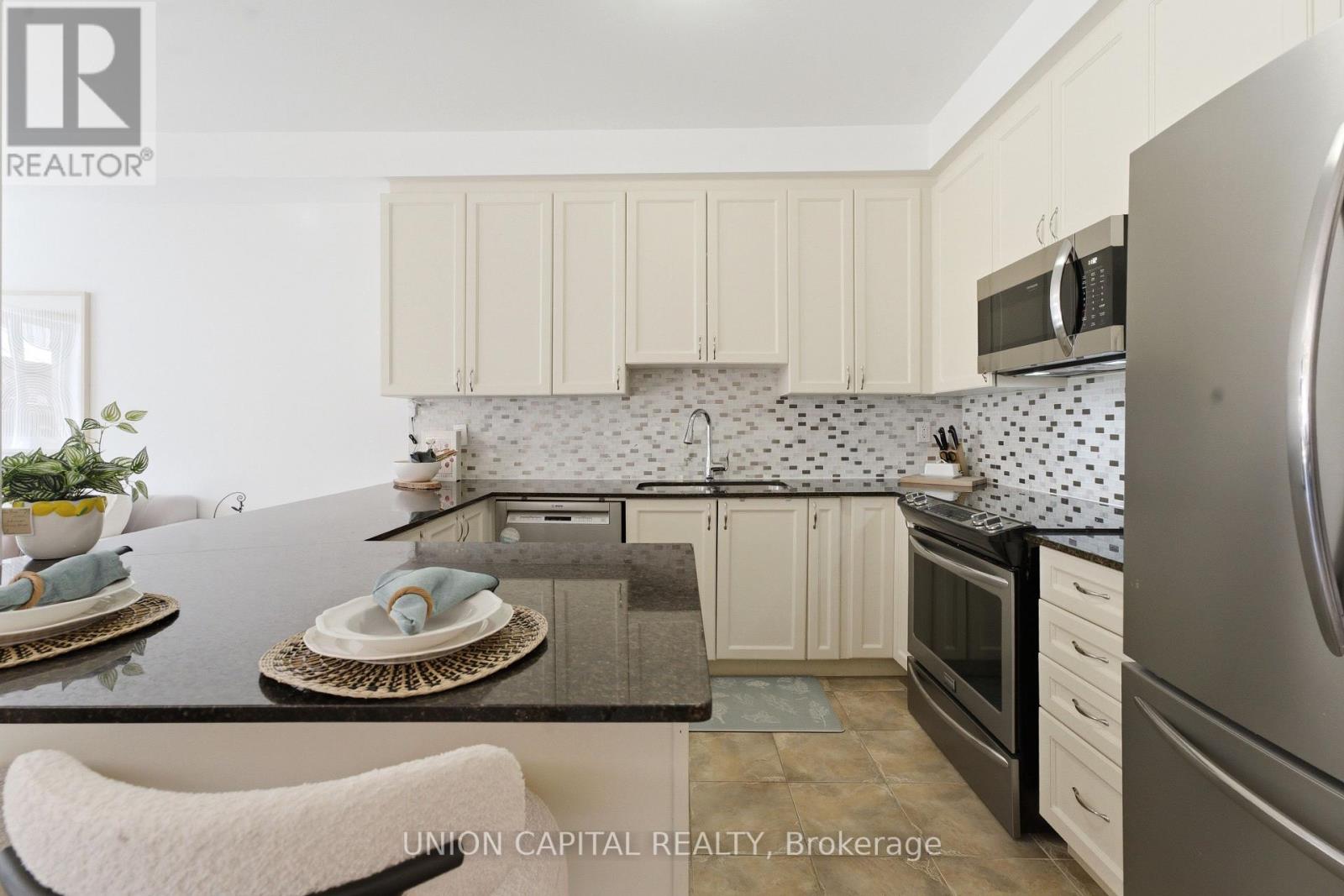 22 Delight Way, Whitby, Ontario  L1M 0E9 - Photo 12 - E13460418