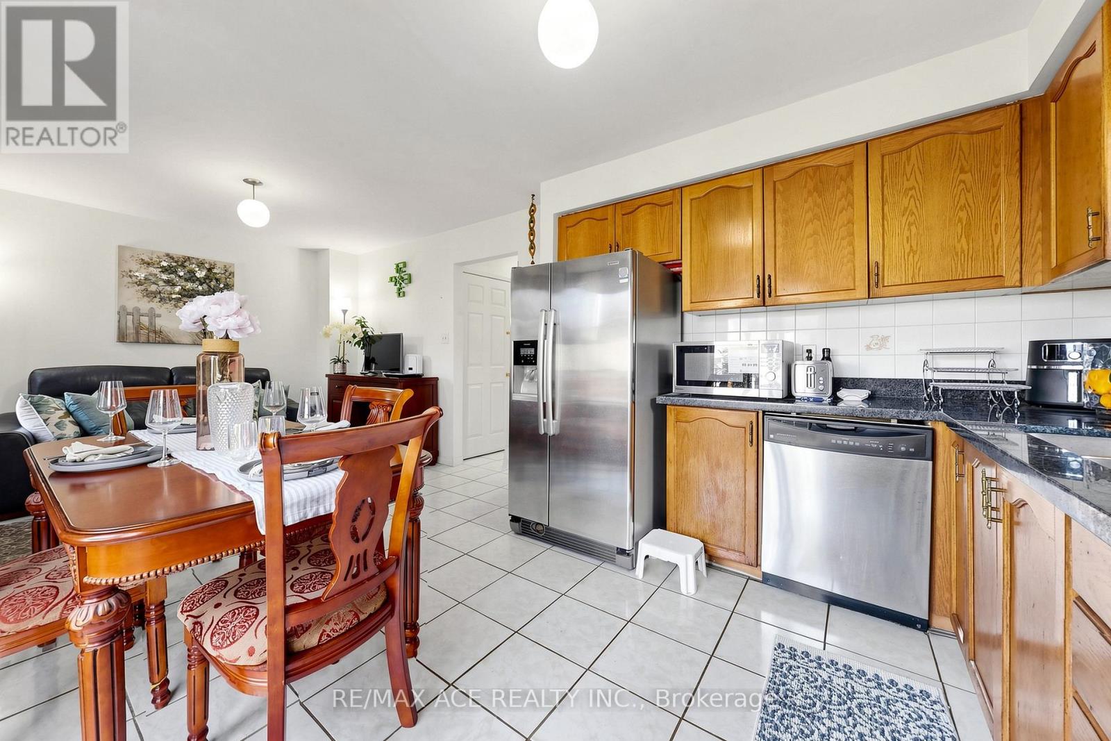 159 Heale Avenue, Toronto, Ontario  M1N 3Y2 - Photo 11 - E13460594