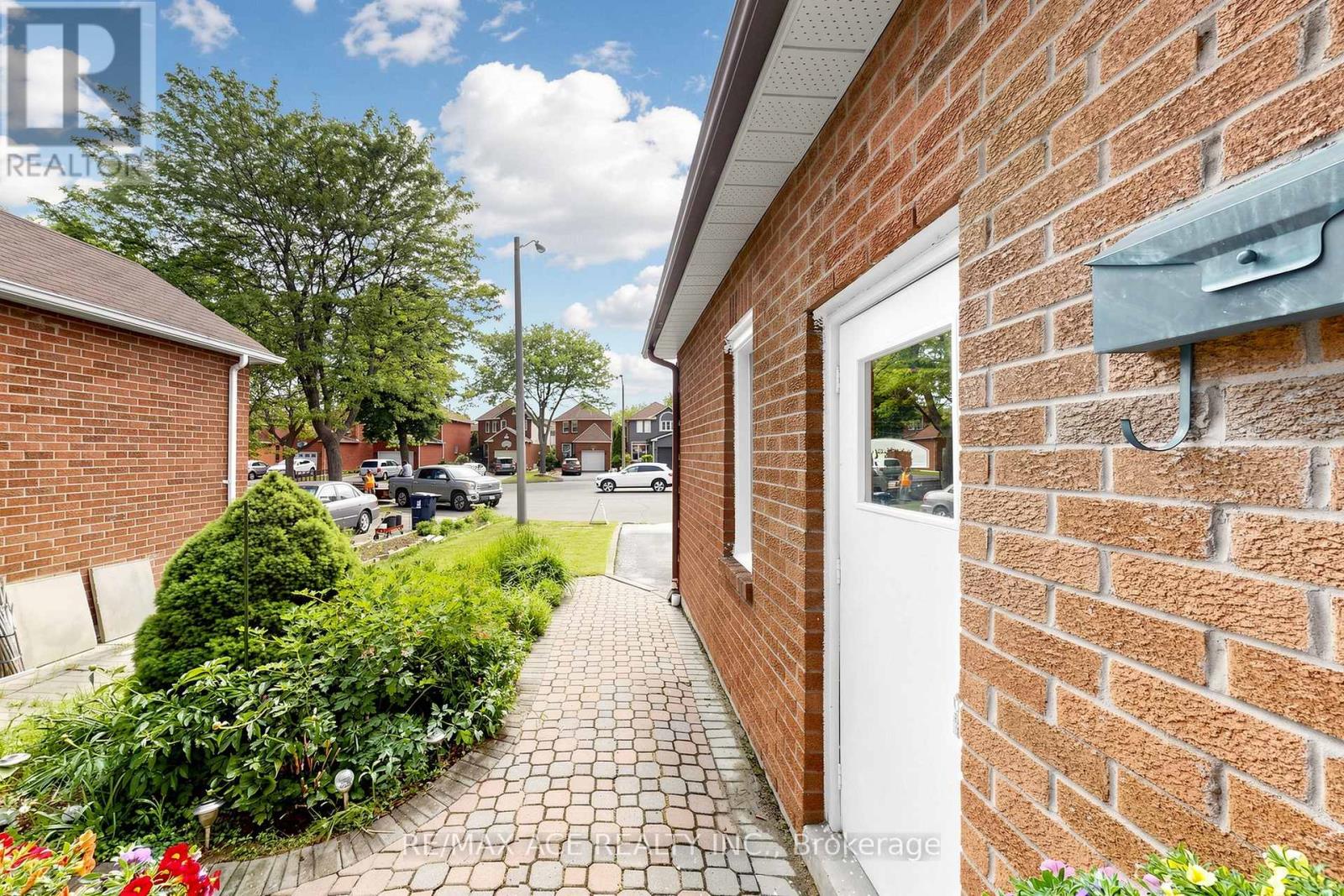 159 Heale Avenue, Toronto, Ontario  M1N 3Y2 - Photo 2 - E13460594