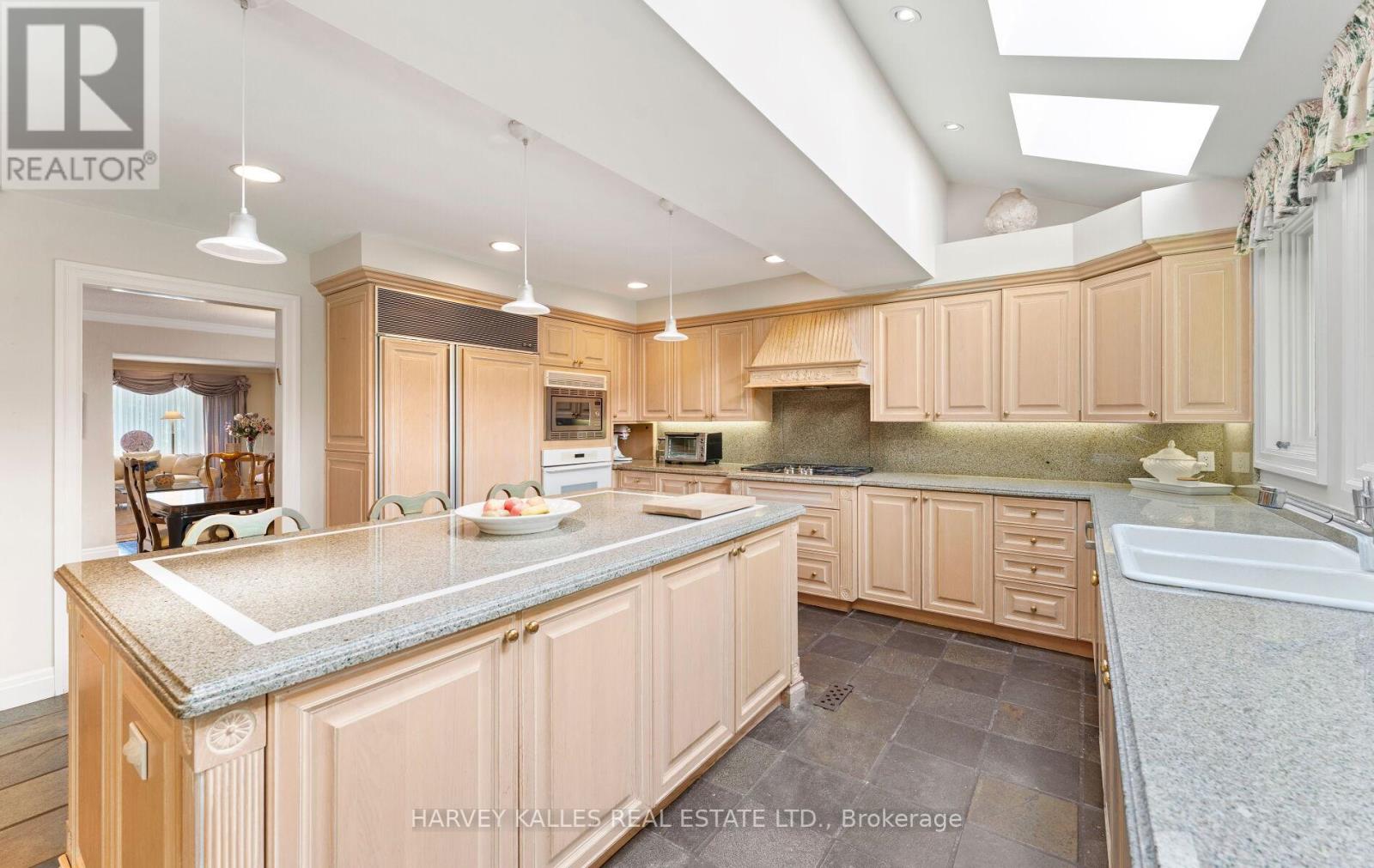8 Granada Court, Markham, Ontario  L3T 4V4 - Photo 13 - N13460410