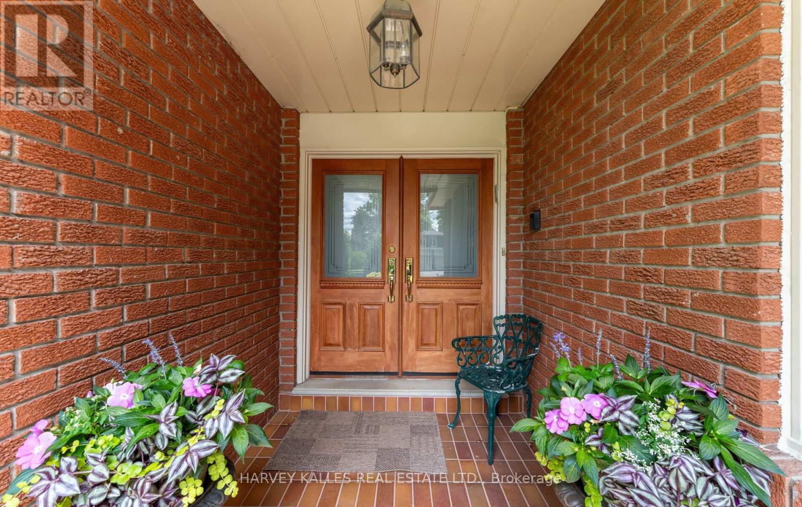 8 Granada Court, Markham, Ontario  L3T 4V4 - Photo 2 - N13460410