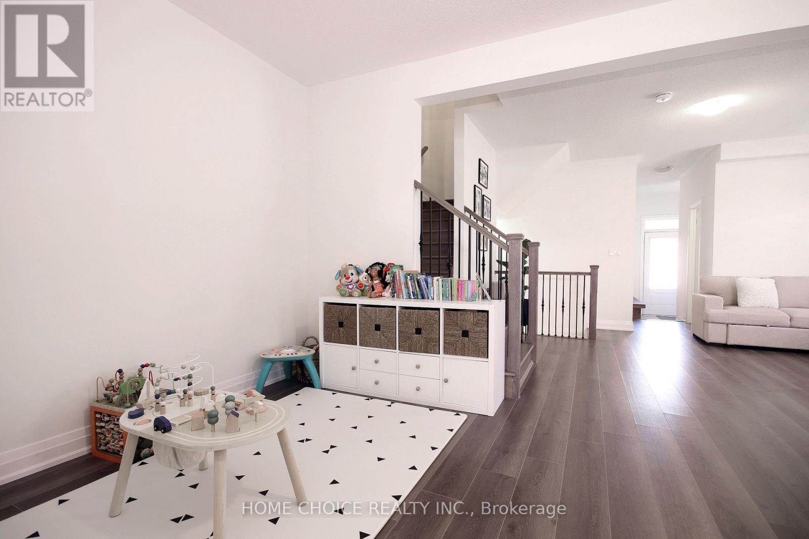 32 Ferragine Crescent, Bradford West Gwillimbury, Ontario  L3Z 2A6 - Photo 13 - N13460454