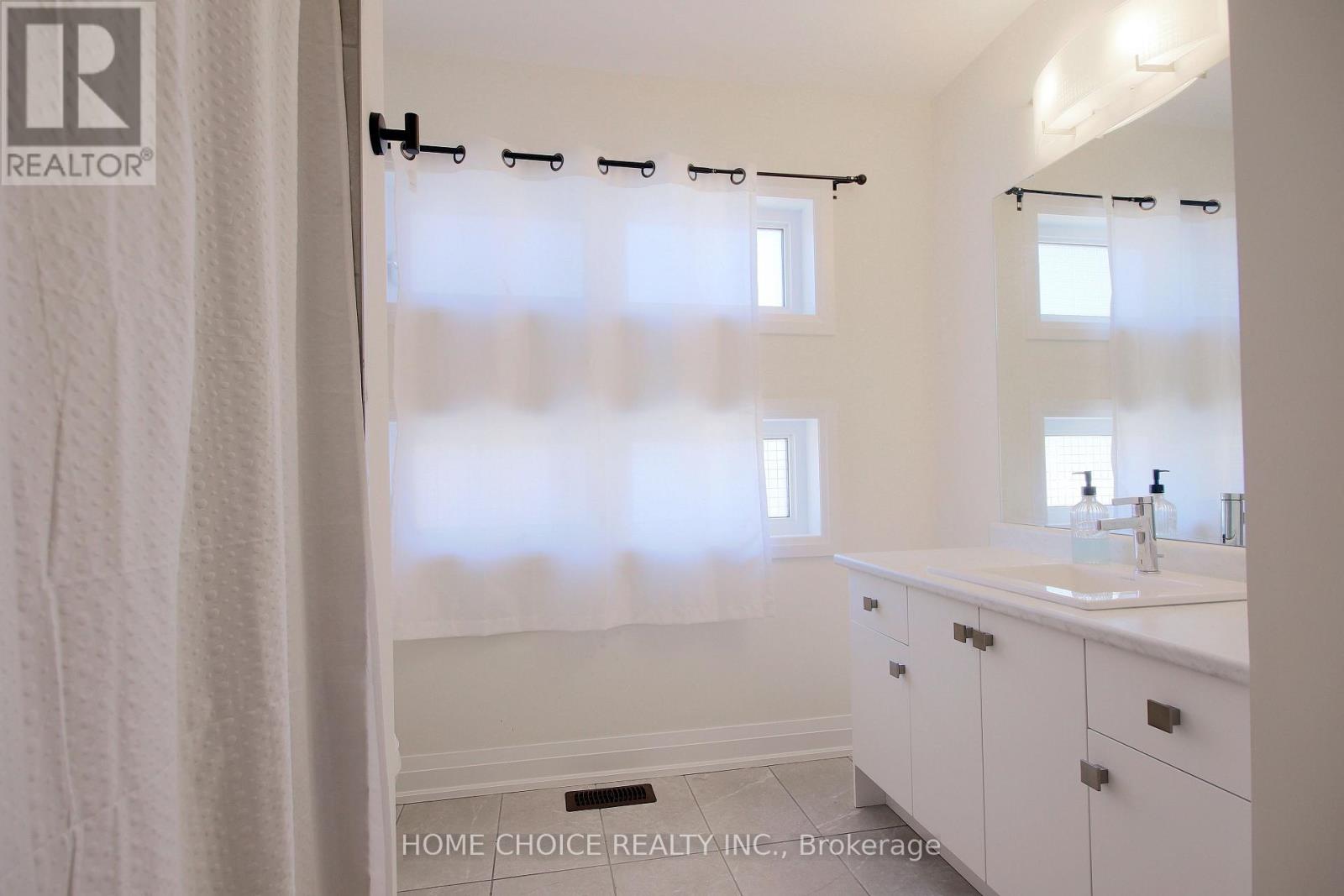 32 Ferragine Crescent, Bradford West Gwillimbury, Ontario  L3Z 2A6 - Photo 27 - N13460454
