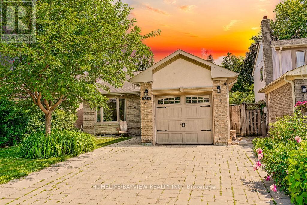 215 WELDRICK ROAD W, Richmond Hill, Ontario