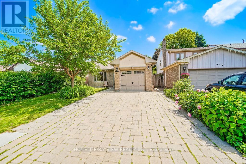 215 Weldrick Road W, Richmond Hill, Ontario  L4C 5J2 - Photo 2 - N13460652