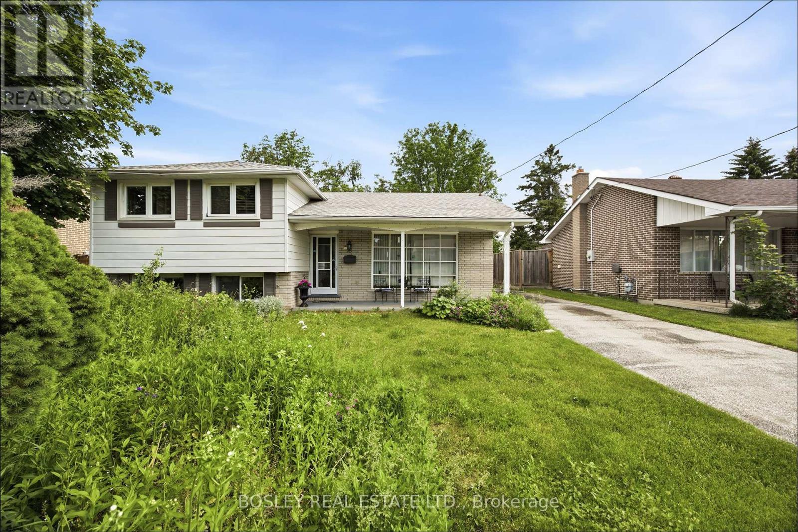 16 STEEL STREET, Barrie, Ontario
