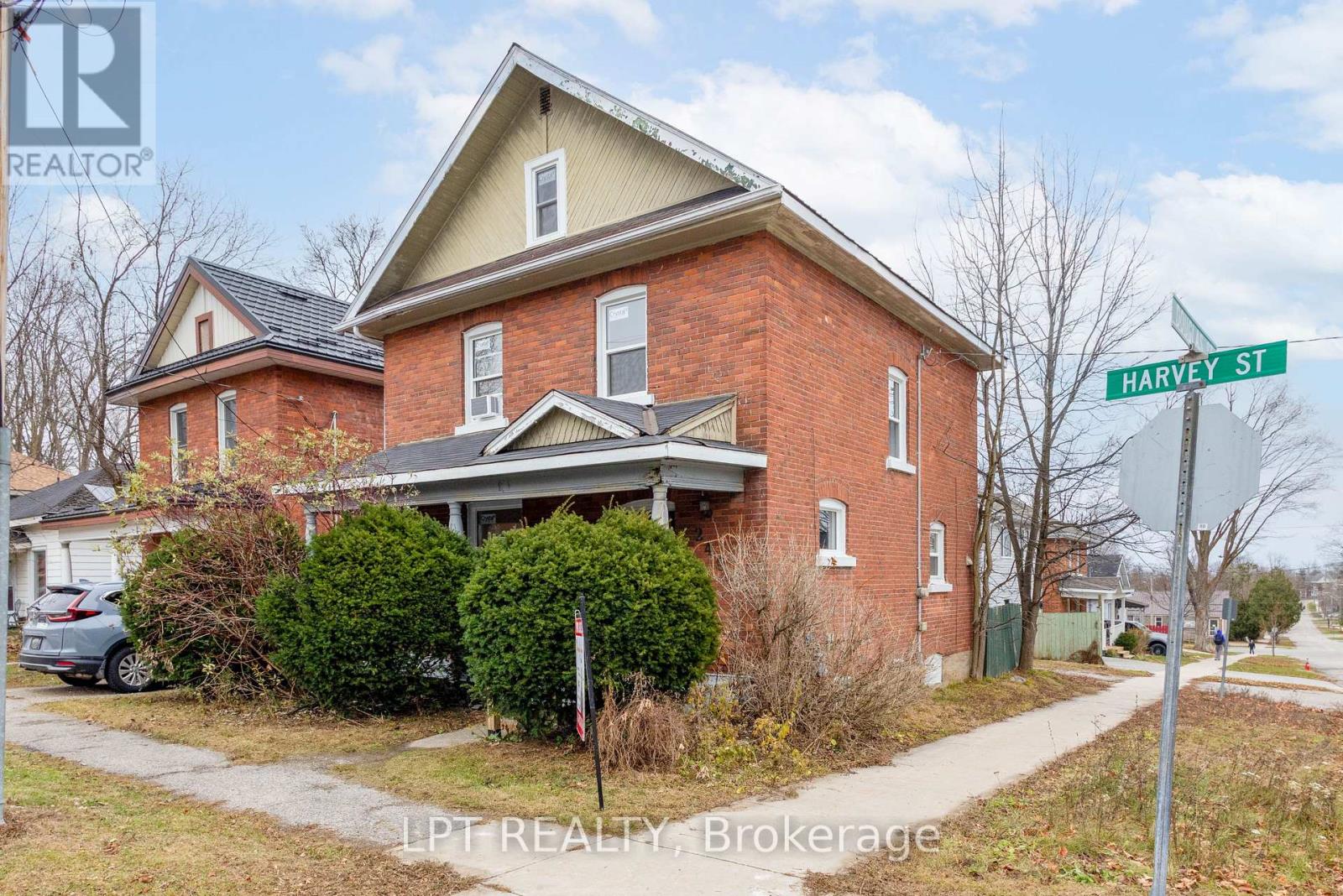 249 Harvey Street, Orillia, Ontario  L3V 3M5 - Photo 2 - S13460470